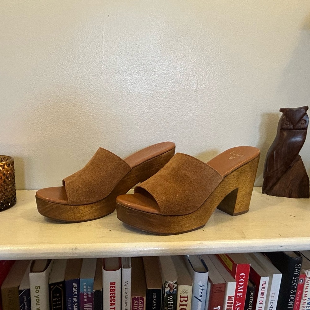 Suede Clogs 🤎 - Picture 4 of 4